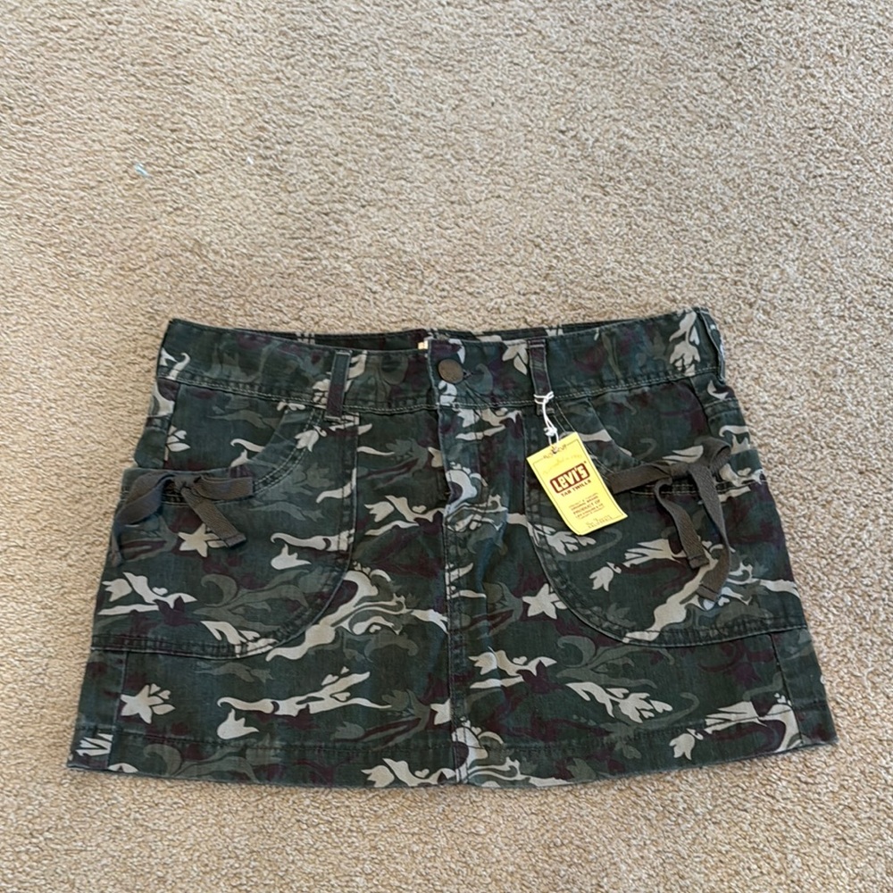 Levi's Camouflage Skirt with Bow Detail size 9